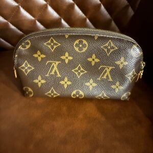 Never Used ✨ Louis Vuitton Brown and Gold Monogram Pouch